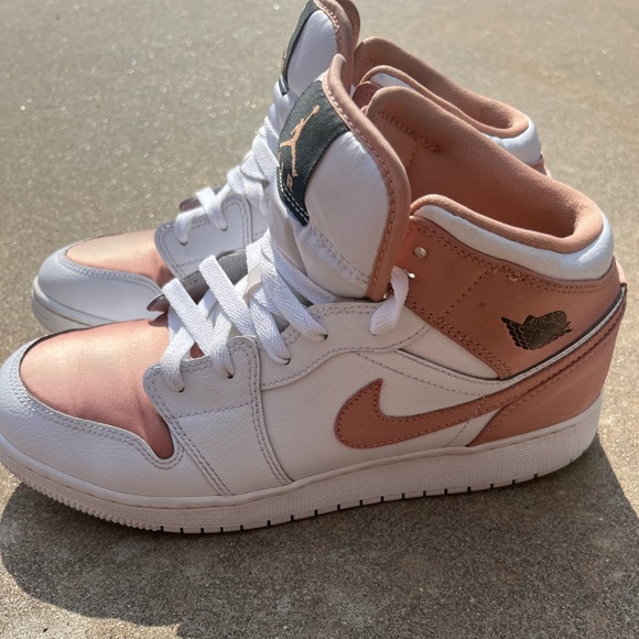 rose gold jordan 1